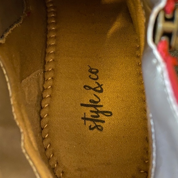 Women's boots in Red - Picture 3 of 8